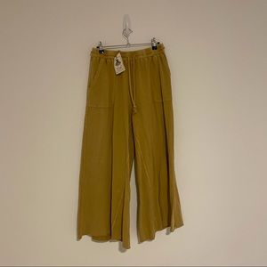 NWT Medium, Wide-leg, yellow pants
